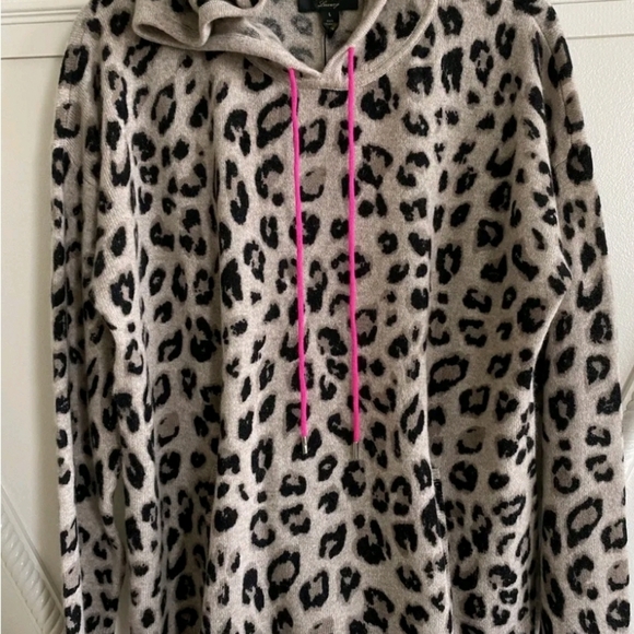 NWT Plus Size OX Cheetah-Print Cashmere Hoodie - Picture 3 of 6
